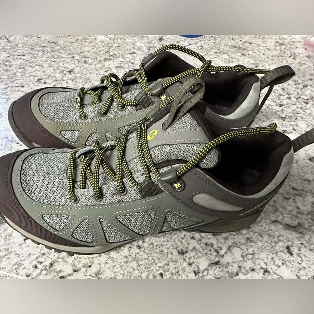 Brand NEW Merrell Hiking Shoes Women’s 9.5